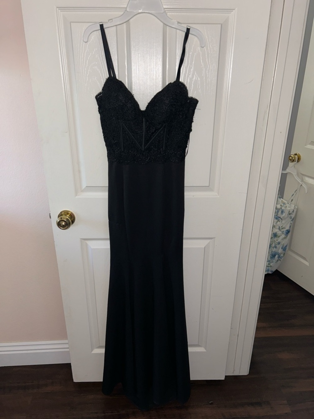 Elegant Black Lace Bodice Evening Dress